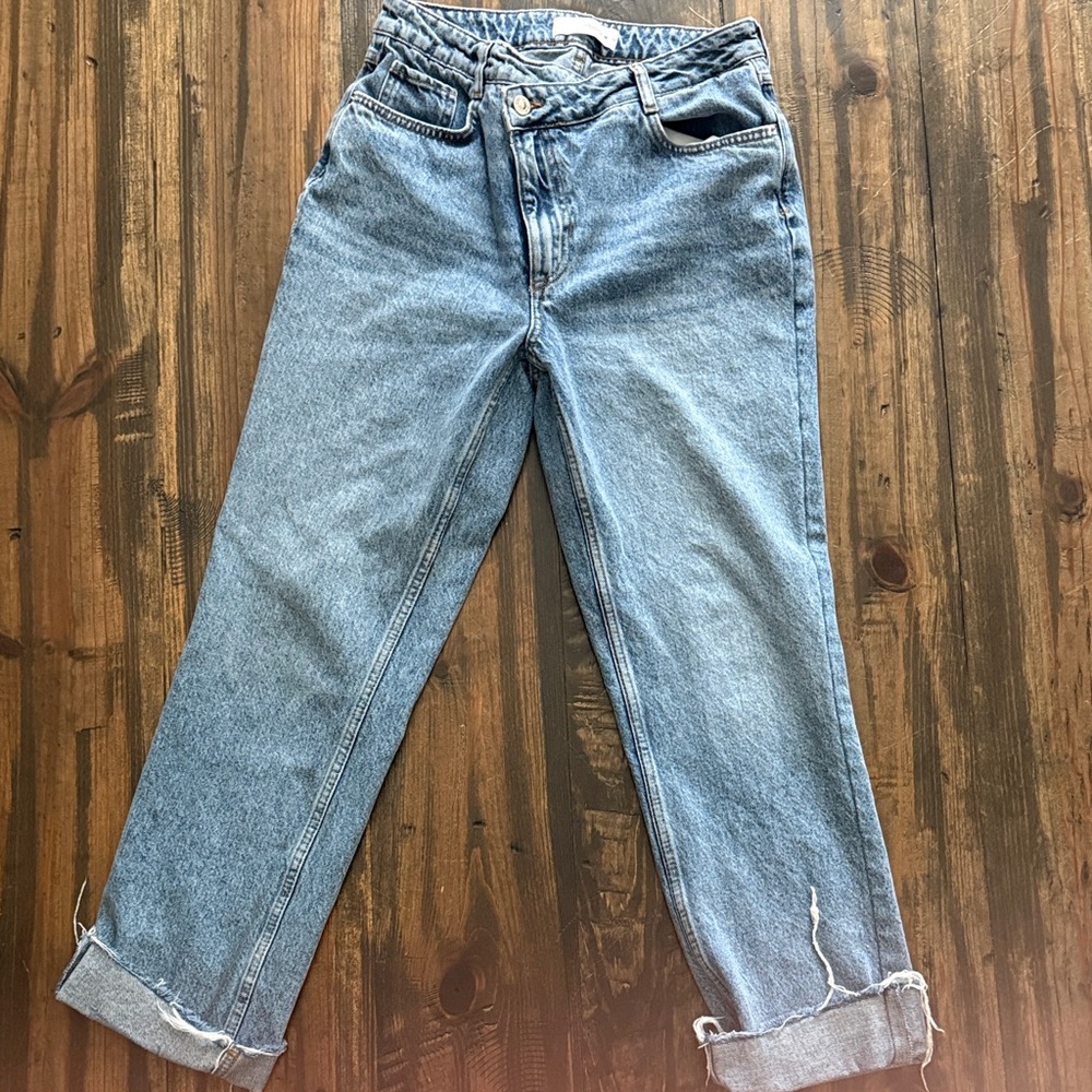 Zara Light Blue Ankle Jeans cuffed with crossover button top size 6